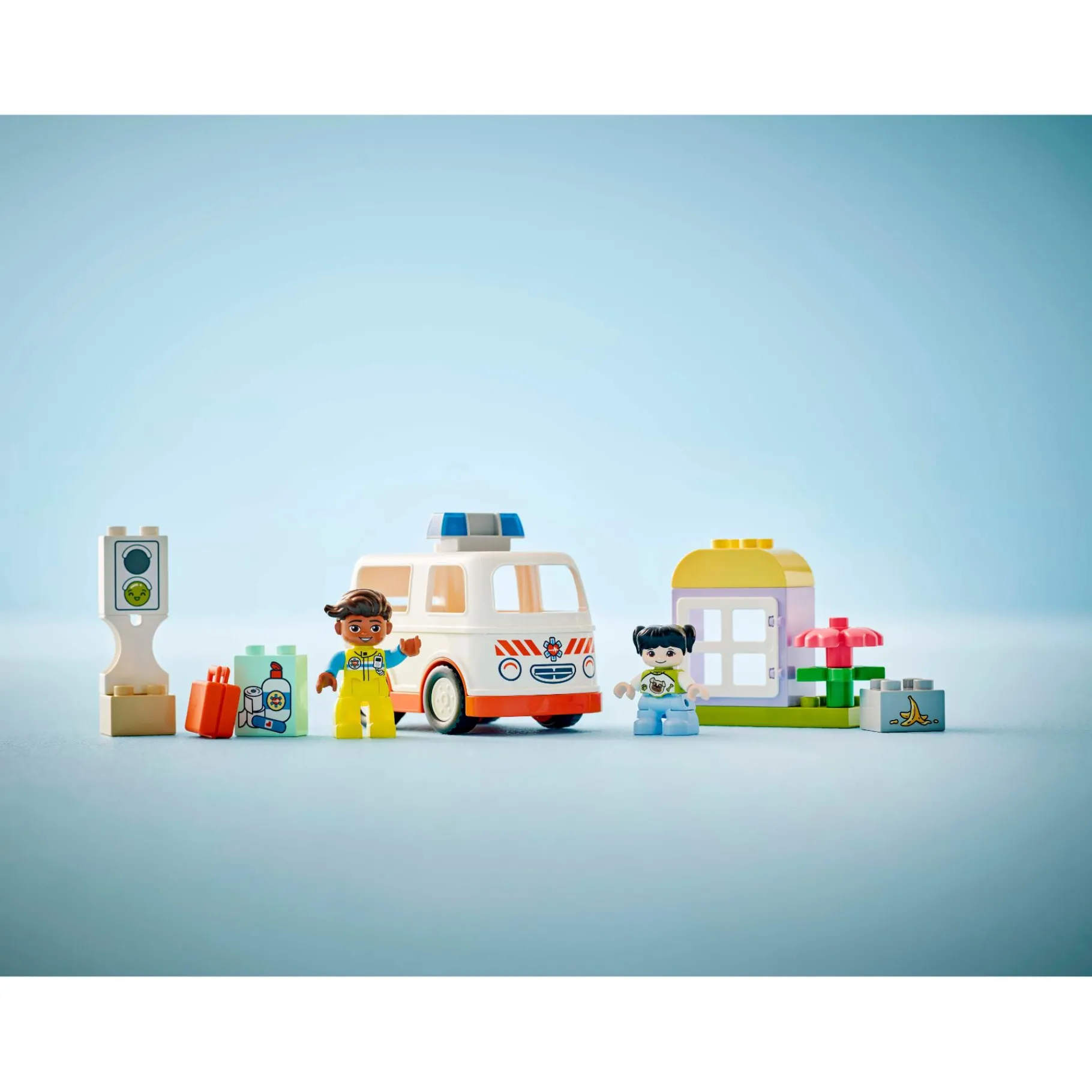 Bouwstenen>LEGO 10447 DUPLO Ambulance met chauffeur