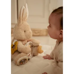Babyspeelgoed></noscript> Little Dutch activiteitenknuffel baby bunny