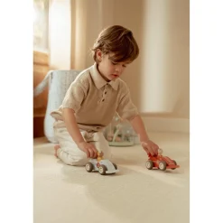 Voertuigen></noscript> Little Dutch pullback racewagens met pegdoll fsc