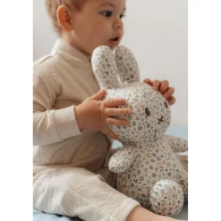 Plucheknuffels><noscript><img width=