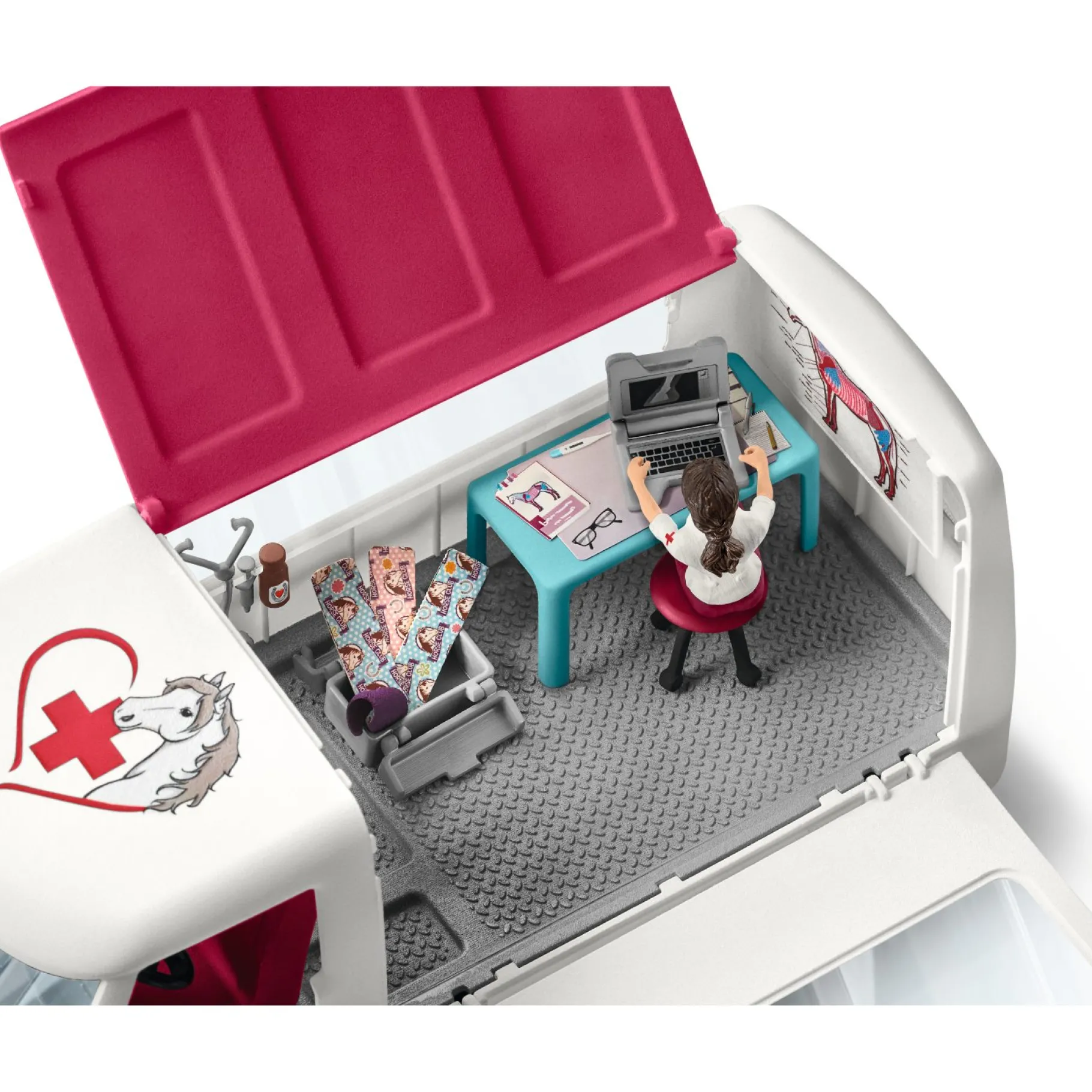 Speelfiguren>Schleich 42439 Mobiele Dierenarts met Hannoveraans veulen