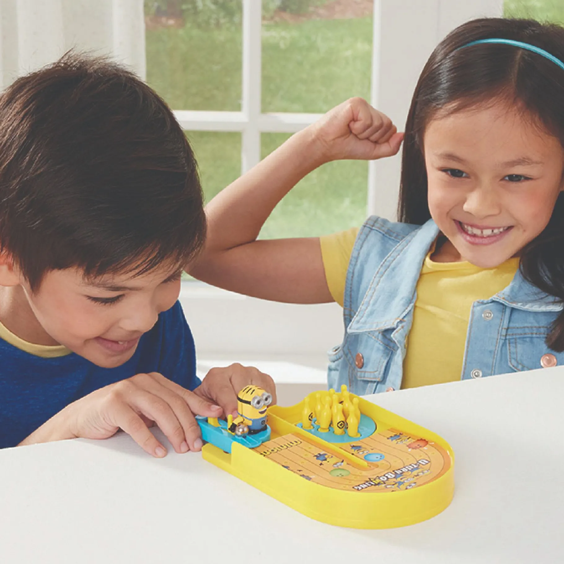 Familiespellen> Spel Minions U-turn Bowling