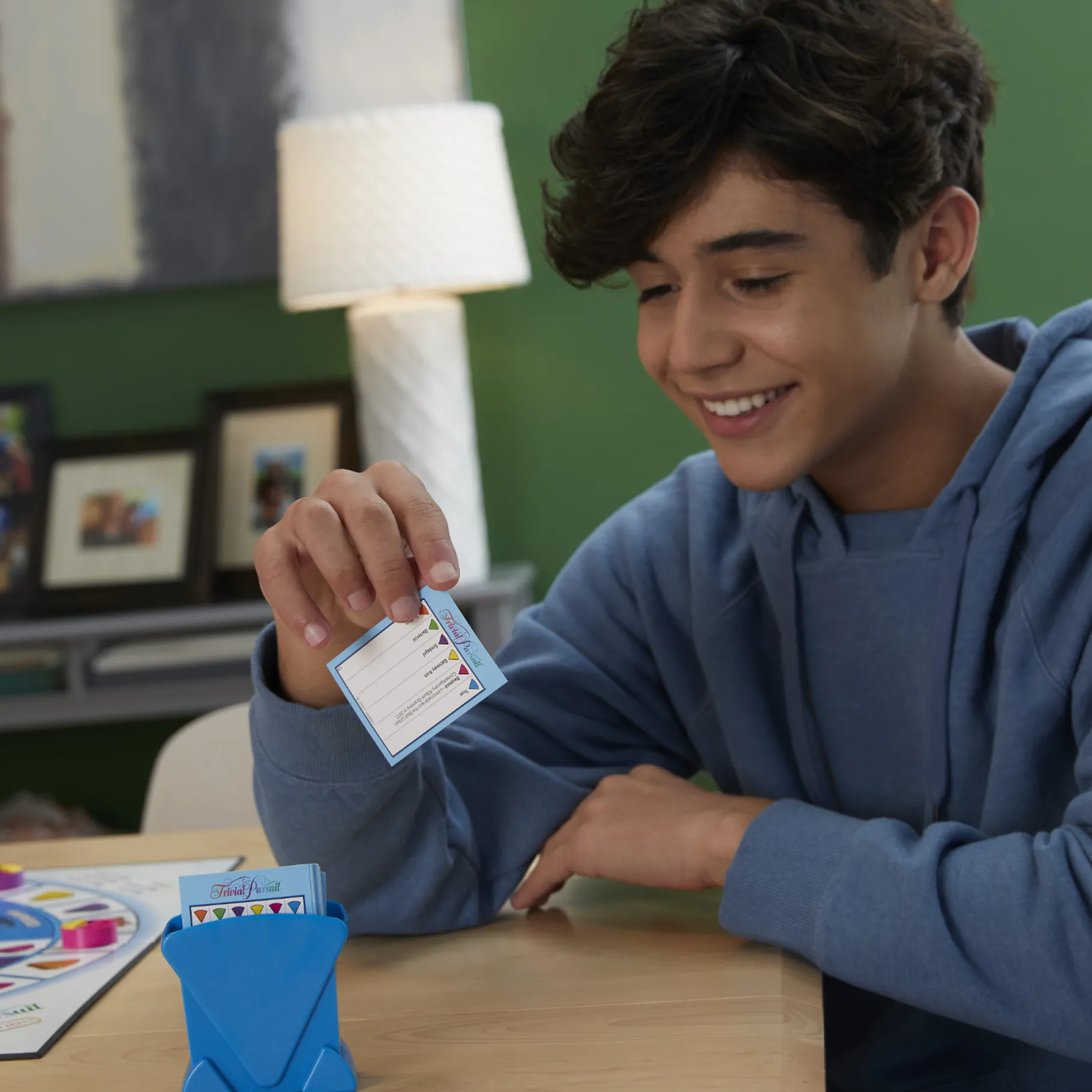 Familiespellen>Hasbro Spel Trivial Pursuit Familie Editie Nederland