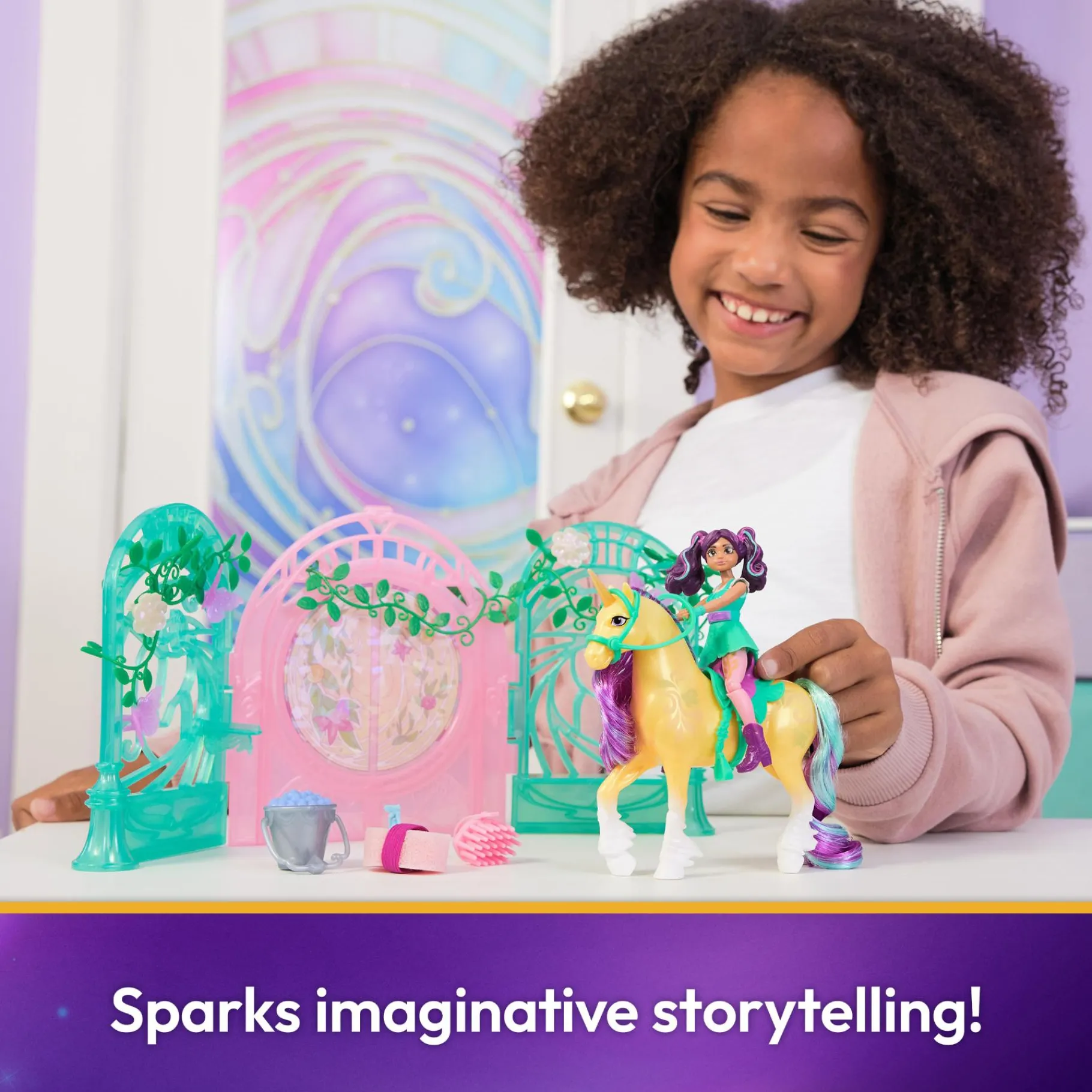 Speelfiguren|Meisjes>Spinmaster Unicorn Academy Pop Ava & Unicorn Leaf Stal Set