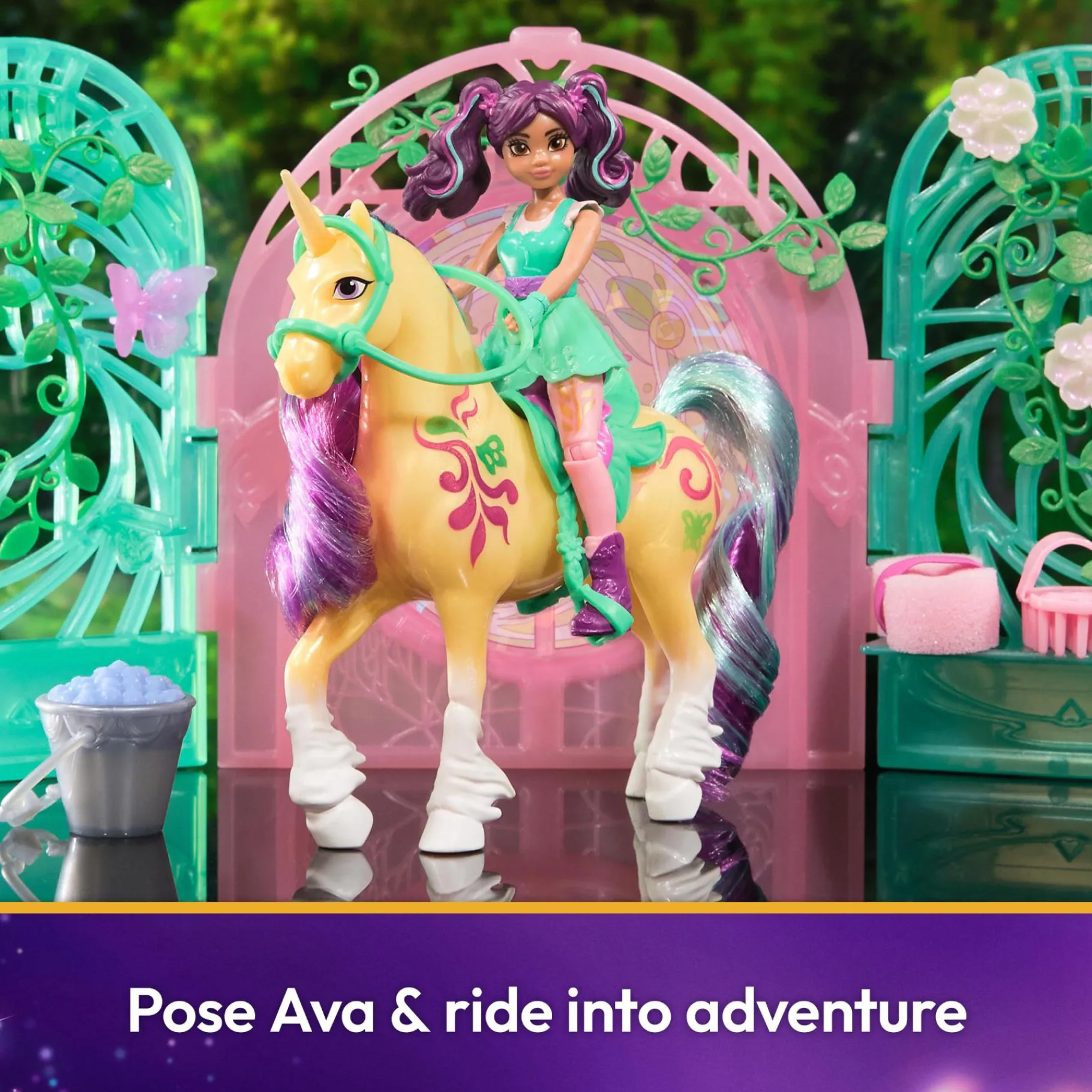 Speelfiguren|Meisjes>Spinmaster Unicorn Academy Pop Ava & Unicorn Leaf Stal Set