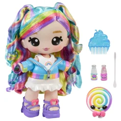 Meisjes|Tienerpoppen> Yummiland Large Doll + Lipgloss Pet Rainbow  Skyler Rainbow Belt